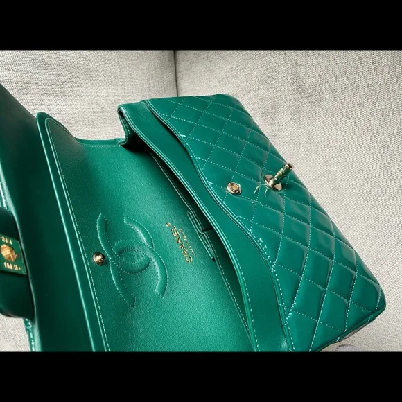 SOLD Chanel medium double flap in green patent leather gold hardware - Picture 10 of 12